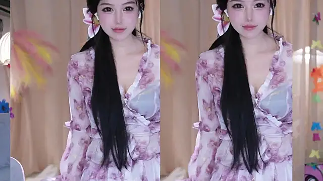 Cecily Show in webcam