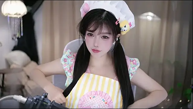 Cecily Show in webcam