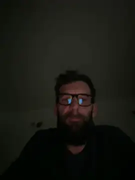 Michel_huge: διαδικτυακό σόου στην κάμερα