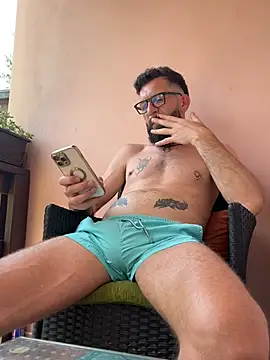 Pokazy przed kamerką – Michel_huge