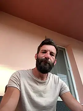 Michel_huge Pertunjukan Webcam