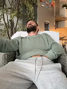 Pokazy przed kamerką – Michel_huge