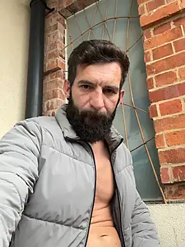 Michel_huge Show in webcam