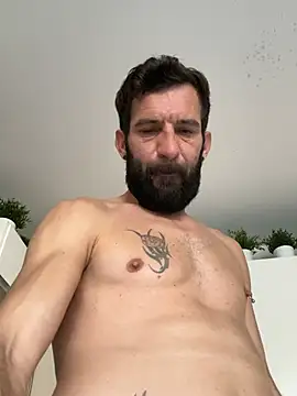 Pokazy przed kamerką – Michel_huge