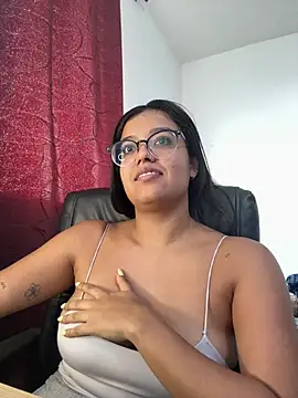 Camila_Bustamante's Webcam Show