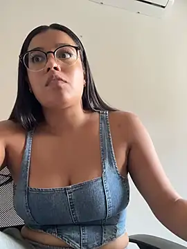 Camila_Bustamante Adlı Modelin Web Kamerası Şovu