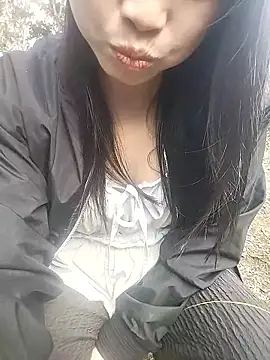 Tiyir597: διαδικτυακό σόου στην κάμερα