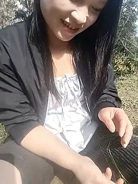 Tiyir597: διαδικτυακό σόου στην κάμερα