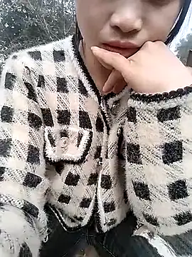 Tiyir597 Show in webcam