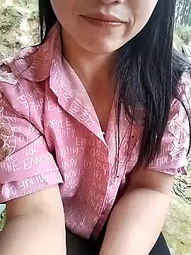 Tiyir597: διαδικτυακό σόου στην κάμερα