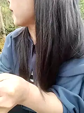 Tiyir597: διαδικτυακό σόου στην κάμερα