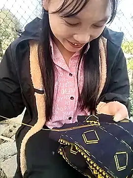 Tiyir597: διαδικτυακό σόου στην κάμερα