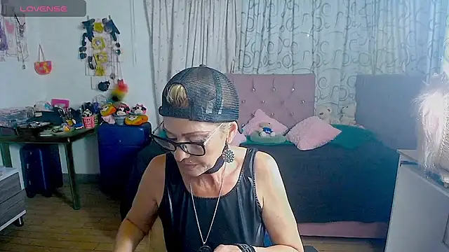 isabella-lips007 webcam show