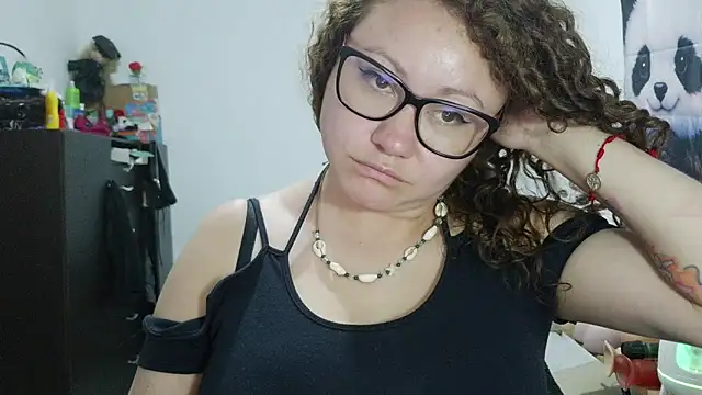 curly_greeneyed – Live XXX-chat