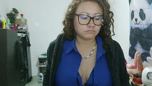 XXX chat uživo modela curly_greeneyed