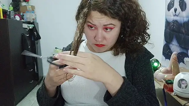 curly_greeneyed – Live XXX-chat