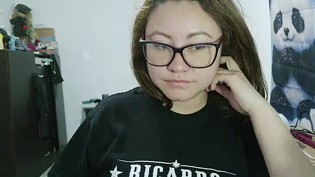 curly_greeneyedn Live XXX chat