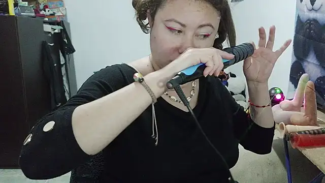 צ'אט XXX בשידור חי של curly_greeneyed