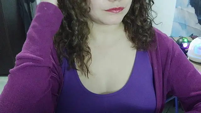 curly_greeneyed Chat XXX in diretta