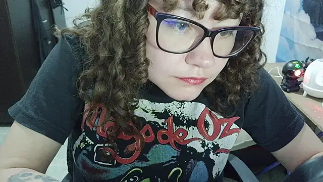 curly_greeneyed's Live XXX Chat