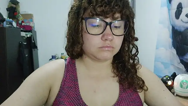 curly_greeneyed Chat XXX in diretta