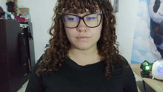 curly_greeneyed's Live XXX Chat