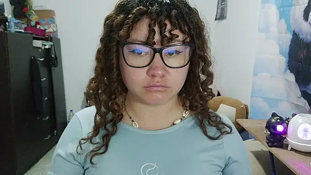curly_greeneyed live XXX chat