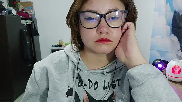 curly_greeneyedn Live XXX chat