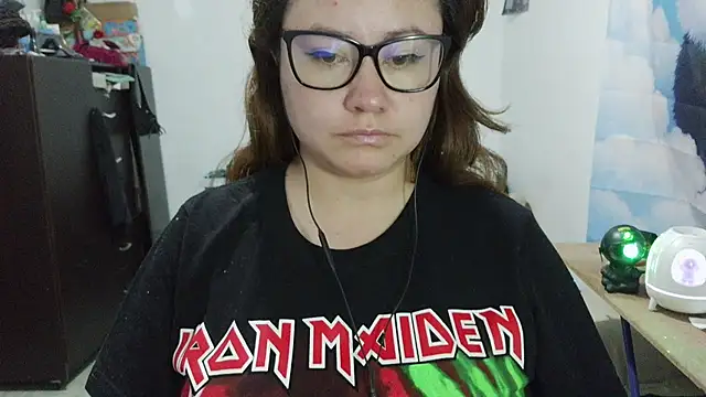 curly_greeneyed – Naživo XXX chat