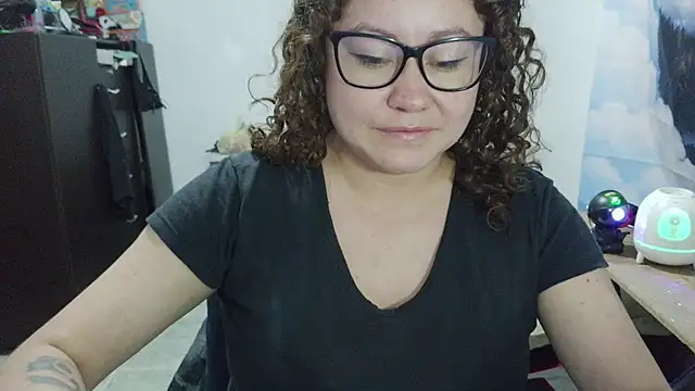Chat XXX en directo de curly_greeneyed