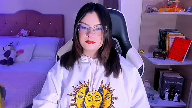 OphelianaRose33 Show in webcam