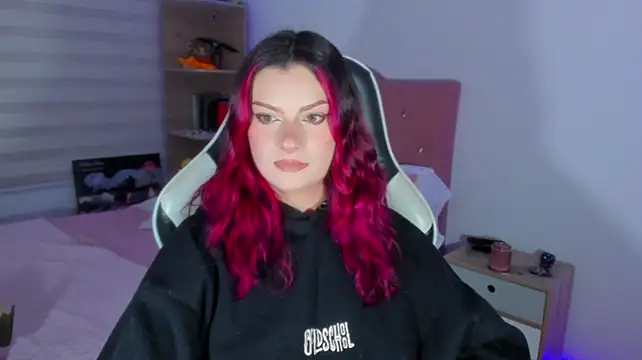 OphelianaRose33 Show in webcam