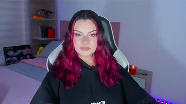 Chat +18 de OphelianaRose33 ao vivo