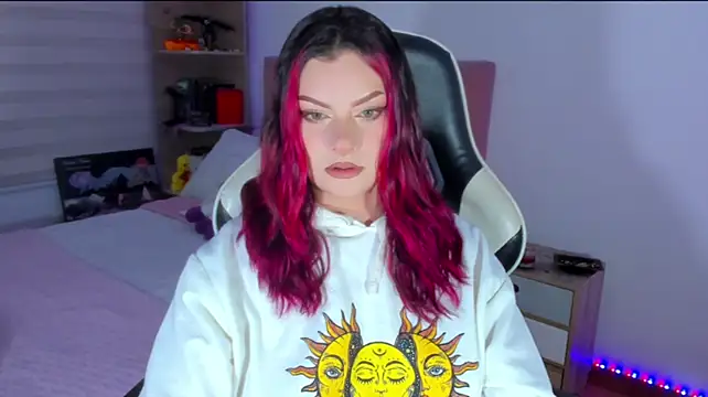 OphelianaRose33 Show in webcam