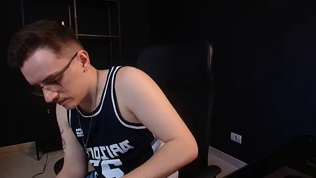 FelixStarkk 网络视讯表演