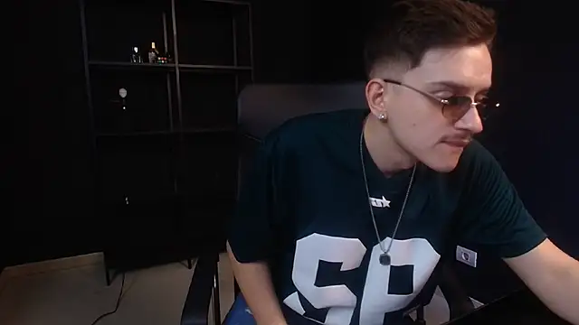 Živý XXX chat FelixStarkk