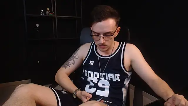 FelixStarkk Chat XXX in diretta