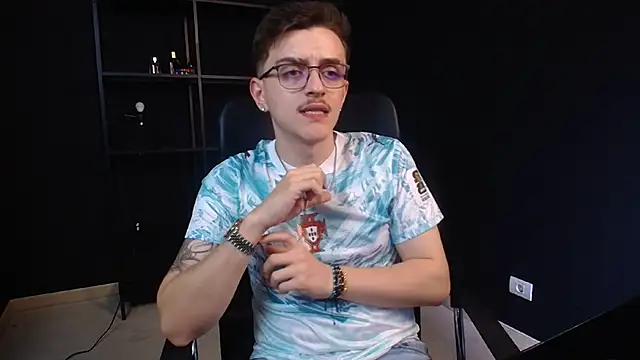 Show modela FelixStarkk na web-kameri