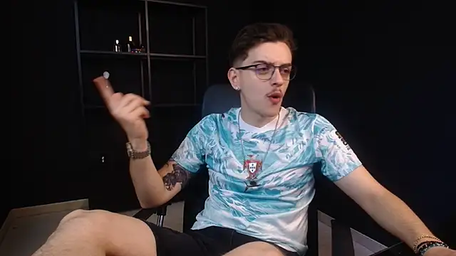 FelixStarkk webkamerás műsora