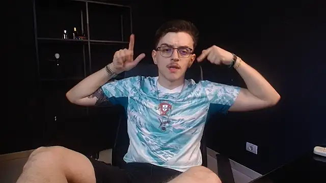 FelixStarkk Show in webcam