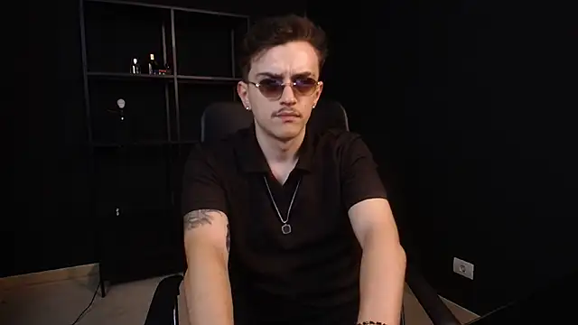 Show modela FelixStarkk na web-kameri