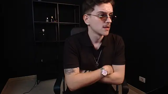Show modela FelixStarkk na web-kameri
