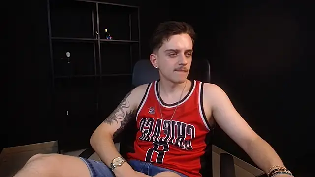FelixStarkk: διαδικτυακό σόου στην κάμερα