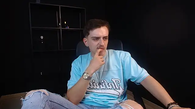FelixStarkk: διαδικτυακό σόου στην κάμερα