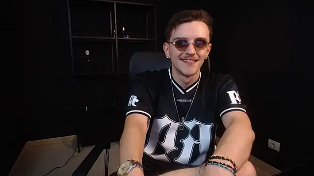 Show modela FelixStarkk na web-kameri