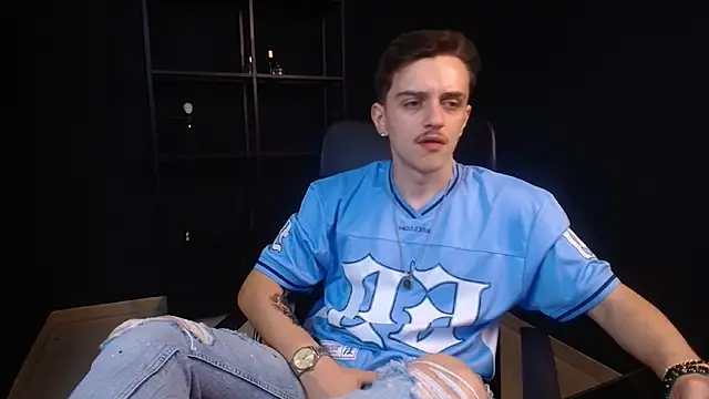 FelixStarkk: διαδικτυακό σόου στην κάμερα