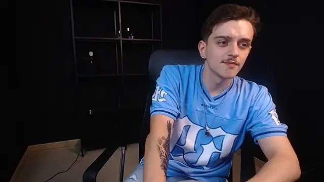 FelixStarkk Chat XXX in diretta
