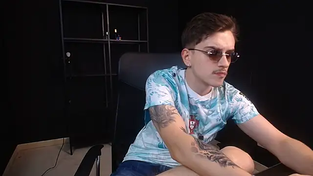 Show modela FelixStarkk na web-kameri