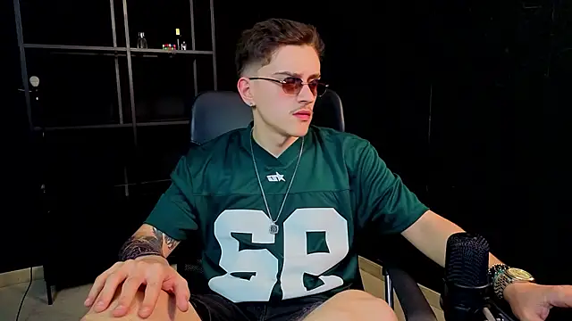 Živý XXX chat FelixStarkk