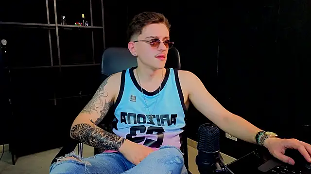 הופעת וובקאם של FelixStarkk